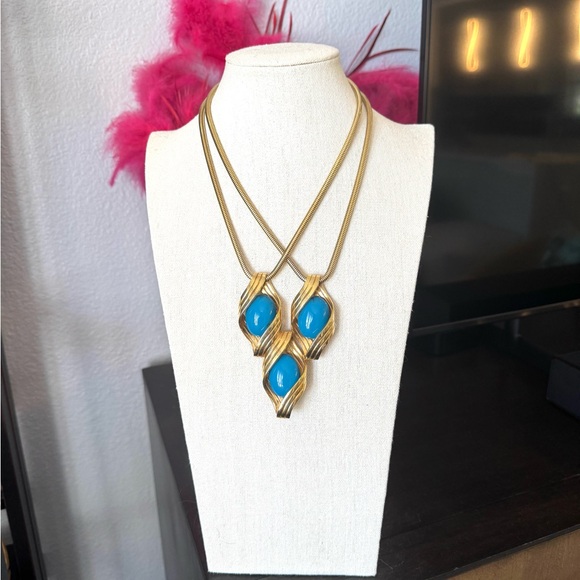 Vintage Mid Century Gold and Blue Pendant Necklace - Picture 2 of 7